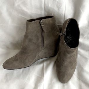 VIA SPIGA Gray Suede Wedge Ankle Booties. Size 10